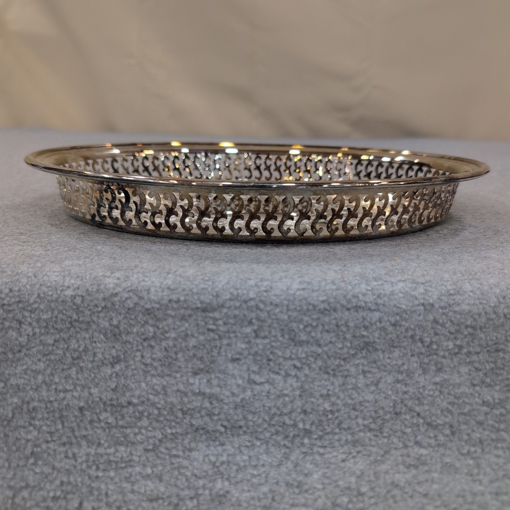 Oneida Silver Plate Oval Pierced Gallery Tray Etched Floral Made in USA - Picture 3 of 8